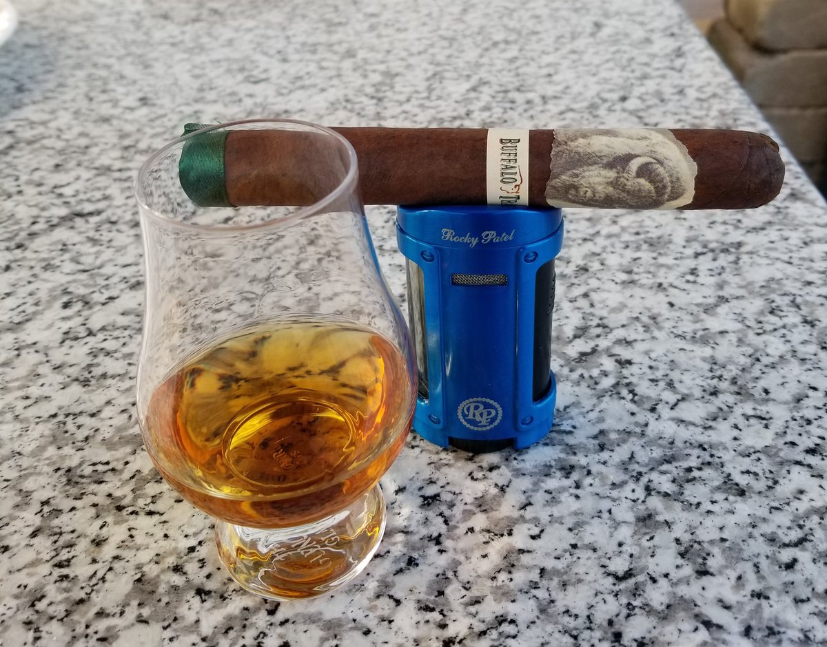 DOOK65642215's tweet photo. Well, Buffalo Trace on a Wednesday evening!🔥💨🥃
@BuffaloTrace 
@dunntesllc
@SmokeGorilla 
@MacWil22 
@Tserrell1 https://t.co/ayG3NLgR51