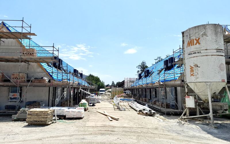 ‘De samenwerking is perfect, we helpen elkaar waar nodig &amp; hebben een geweldige klik met de uitvoerder' zegt Joan PL bij #FactoryZero. Ik heb echt nog nooit zo fijn samengewerkt.’ In Leerdam plaatsen we de laatste 5 vd 35 iCEM’s voor #hegemanbouwgroep 

#verduurzaming #nieuwbouw