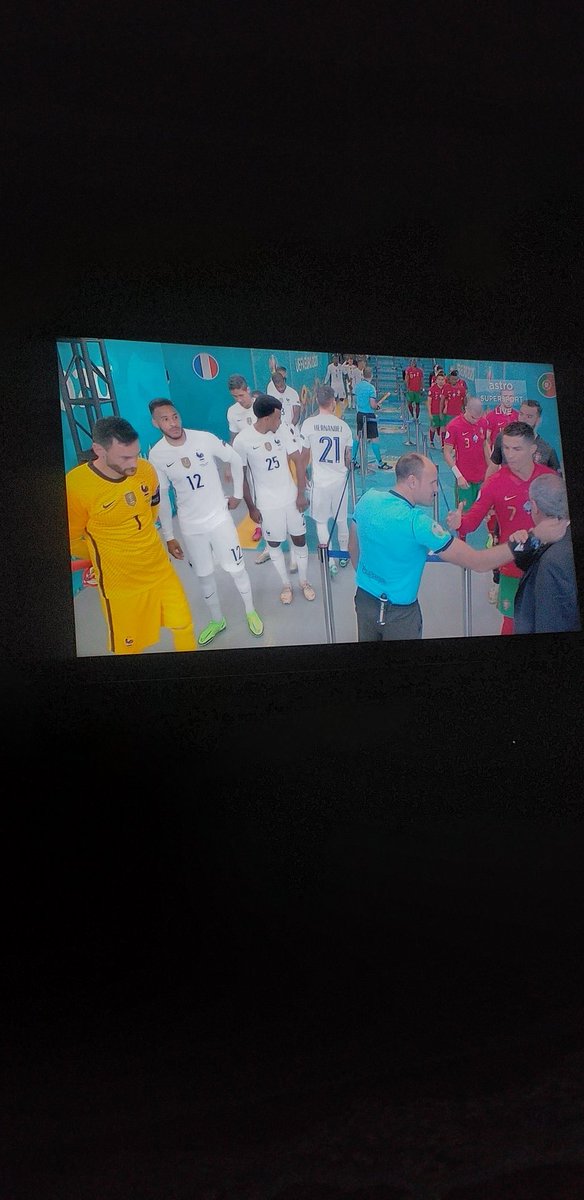 dearebam's tweet photo. Gelagat penyokong ninja turtle 
Portugal vs france 
3pagi tadi https://t.co/yNVDD4ErUl