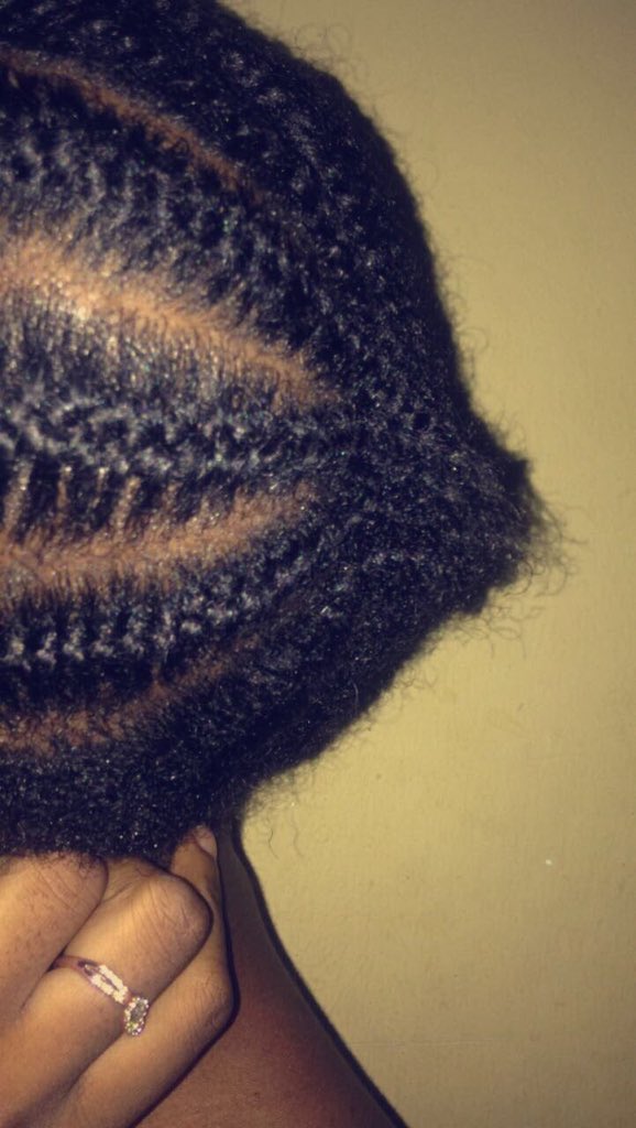 fudhub_'s tweet photo. FUD GIRLS: bana son mara gemu, if e no get beard na pikin, yen yen yen.

Their entire hair:

Good Morning FUDites 🌚😁 https://t.co/igjTKs6EXo