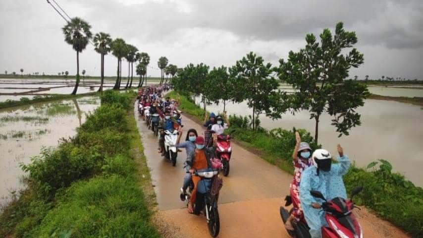JessicaHtz1's tweet photo. Launglon, Dawei District: Residents from Yebyu and Kadatngeseik village  staged Anti-dictatorship protest movements to demonstrate resistance and rejection to Fascist Military rule.  
#June24Coup
#WhatsHappeningInMyanmar https://t.co/vcPzYH8YjY