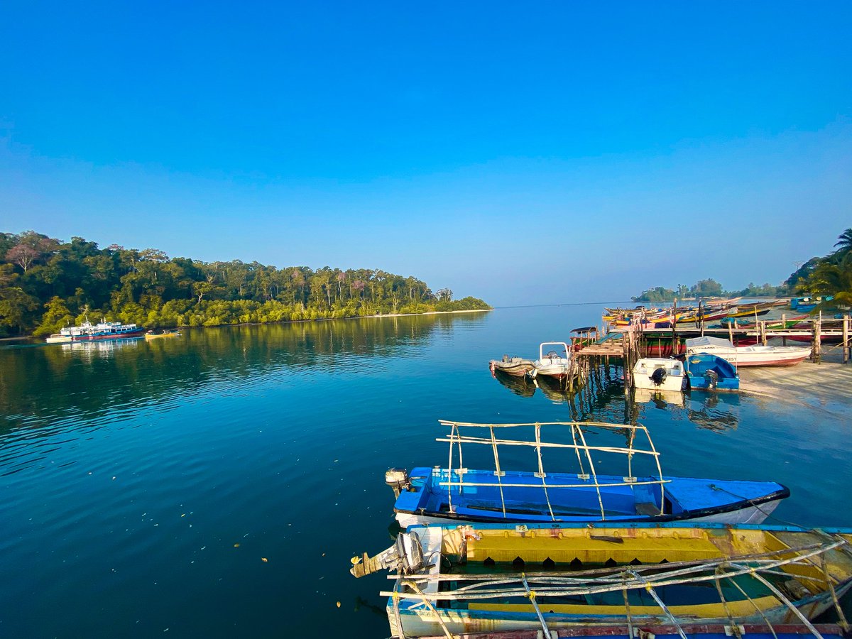 equator_films's tweet photo. #Wandoor is located 25 KMs from the Airport &amp; is one of the major attractions in Port Blair. It comes under the Mahatma Gandhi Marine National Park area along with several other attractions. One of the beautiful beachside of Andamans.
#andamans #Tourism
Pic @Lagneshofficial https://t.co/unZnIcHwNI