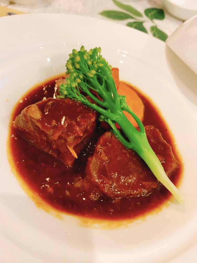 mikivi's tweet photo. 健康診断的なものを無事終えて母と伯母とランチ。柔らかいシチューをいただきながら、このメニューがあれば歯が無くなっても入れ歯になっても食事には困らないねと談笑。デザートの糖分が全身に沁み渡るー！

#UEMON https://t.co/4oowXB6cwT