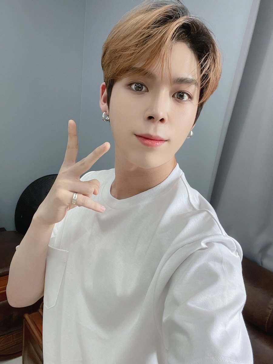veriverybrasil's tweet photo. 📸 | 22.06.21 • Atualização no Twitter @by_verivery

[#YEONHO]

O V DIUM foi muito divertido😁
VERRERs, muito obrigado por suas vozes!
Vamos nos ver pessoalmente na próxima vez👍

#여노 #베러 #베리베리 #VDIUM #💟 https://t.co/b4vR88hjdl