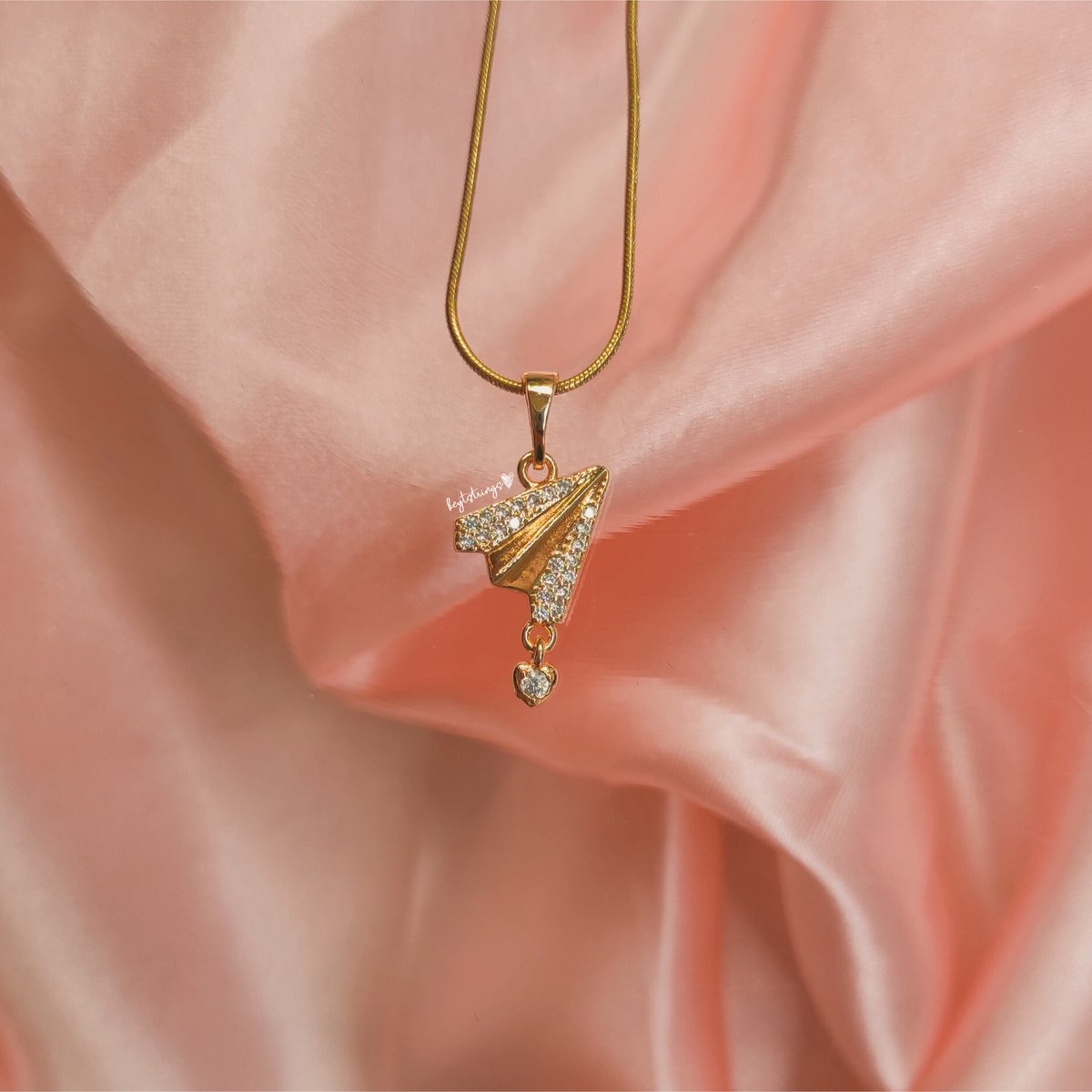 keytstrings's tweet photo. Good morning, Archers!
Keytstrings also has something for you today in #KeytstringsBudol! π Sa first five (5) na unang mag-a-avail ng any piece inspired from @heartlessN_wpβs stories, youβll get one of these world pendants.
SHOP HERE: https://t.co/sQfFLi56Ic https://t.co/h3DHjSaKUn