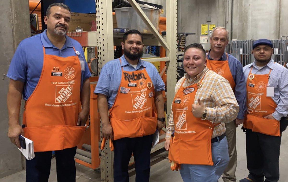 OliphantSable's tweet photo. On District Walk days our ASMs wear blue (without even planning) some of the best around! #VL @hd_midland_tx @SherreMaclin @DMarcus70367381 @carmenh333 @RubenRod17 https://t.co/F4ic8wd4Q8