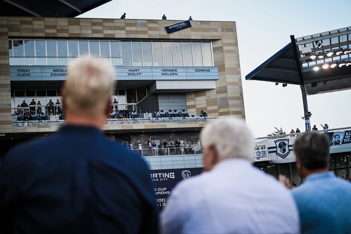 SportingKC's tweet photo. Crowned a #SportingLegend.

#OneSportingWay https://t.co/hHiSiap8DA