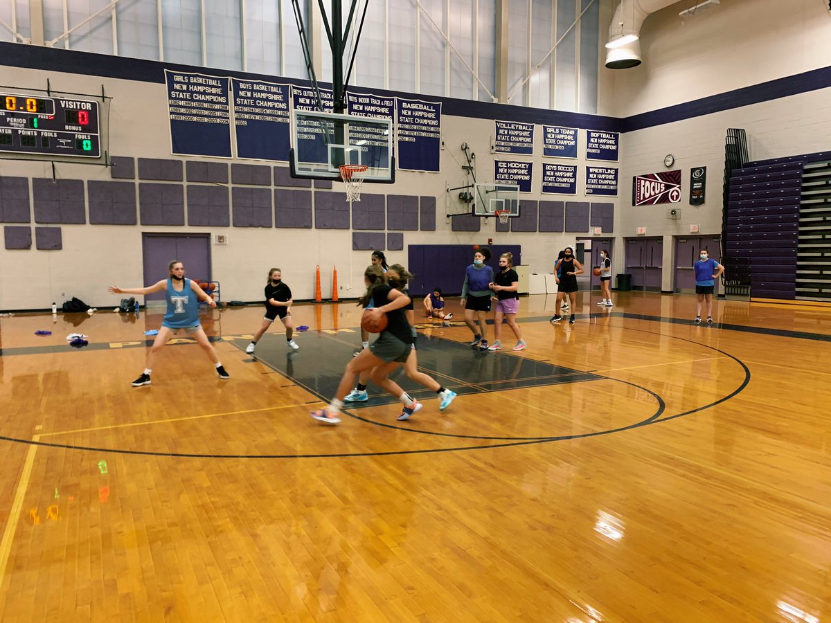 Great open gym today with North &amp; Hollis-Brookline! Can’t wait to do it again next week 👍 

ALSO - we just got word (in the middle of tonight’s session) that the masks are no longer a requirement for indoor sports 🙌
