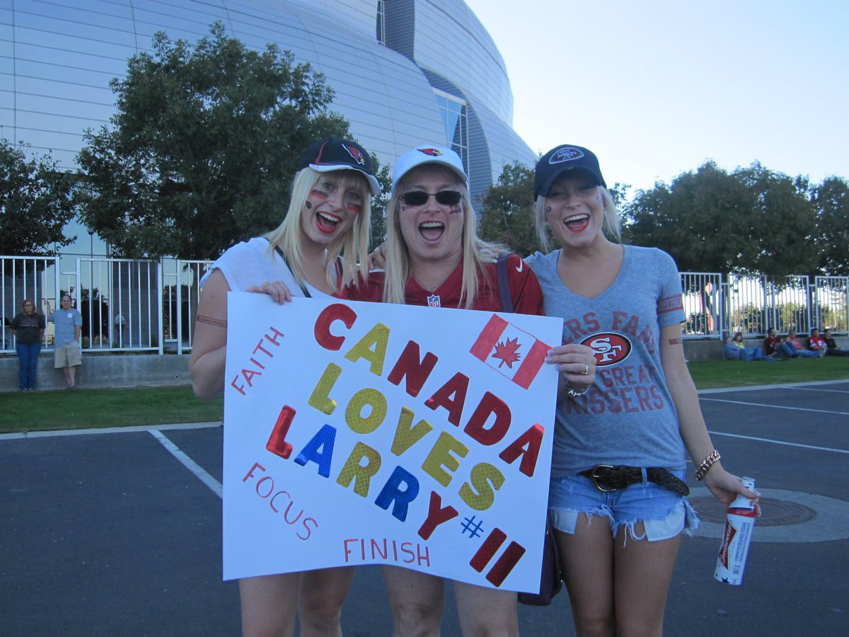 Brenda_Bmama's tweet photo. @LarryFitzgerald  @AZCardinals I’ve had this sign since 2012!   Please tell me you’re coming back for one more year so the fans can say goodbye and I get one last chance to get your attention &amp; you can autograph my poster😻😻❤️❤️ hope to see you in Detroit! https://t.co/phiwhandO3