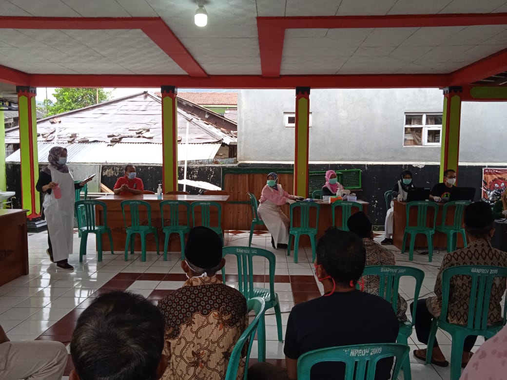 PemdesKecepit's tweet photo. Silahkan buat Warmasdepit yang mau ikut Vaksinasi, hari ini dilaksanakan di Balai Desa Kecepit Kec. Randudongkal Kab. Pemalang, jangan lupa Daftar dulu (Bawa KK+KTP) nggh, Semoga Bermanfaat..... 🙏🏻

#VaksinCovid19 #VaksinGratis #IndonesiaSehat #PemdesKecepit https://t.co/SCGmCjjWSx