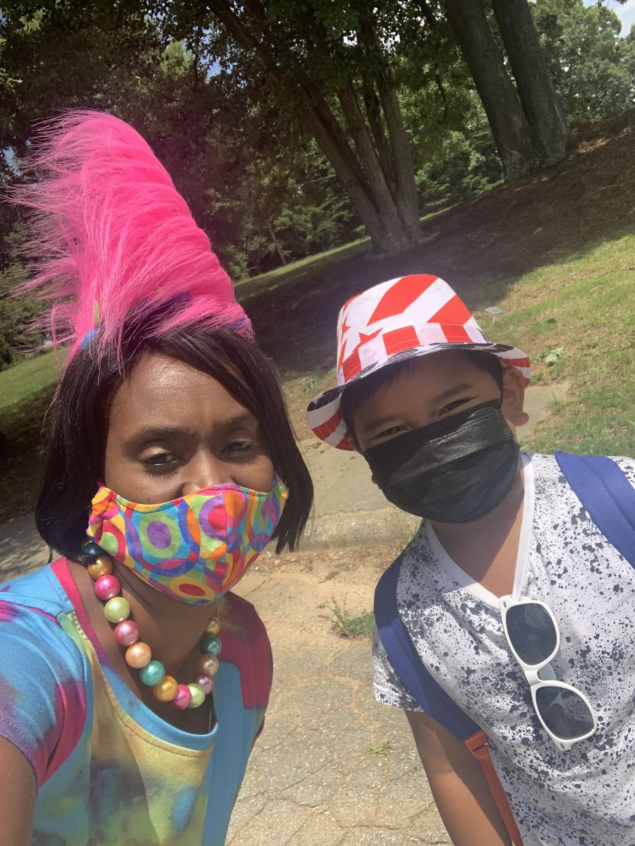 One Blessed Principal <a href="/FrazierElement1/">Frazier Elementary</a>  celebrating school spirit day!  We wear bright colors because our future is bright!   This K student is all about school spirit!  Middle and high school— you’re welcome ❤️🙌🏾👍🏾! <a href="/GCS_SEL_Office/">GCS Social Emotional Learning and Character Ed</a>