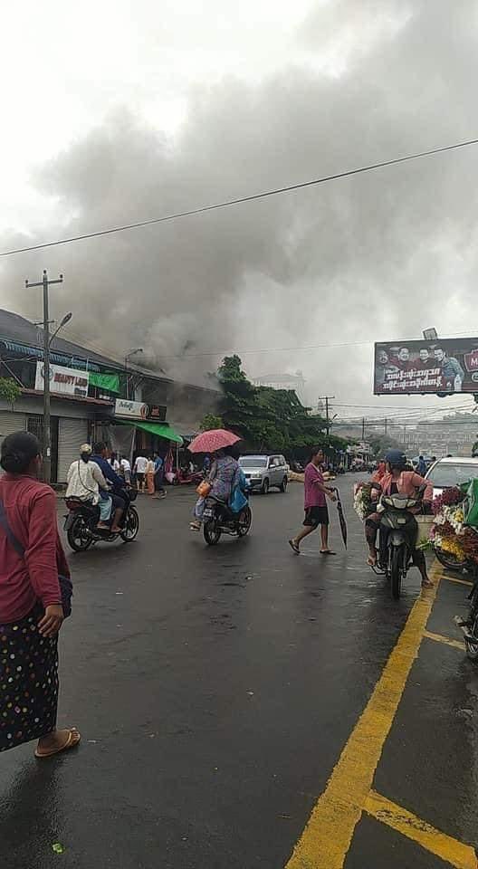 A fire broke out in a market of Myitkyina township,Kachin State this morning.

#June24Coup #WhatsHappeningInMyanmar