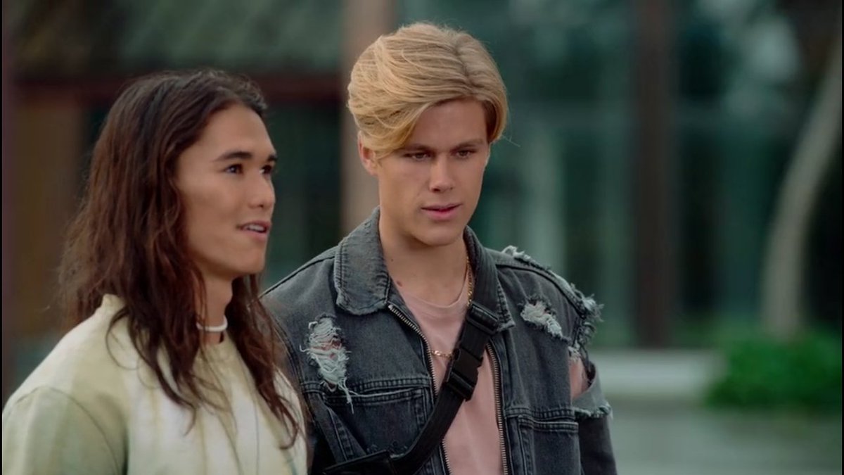 pridespaces's tweet image. Julie And The Phantoms (2020)