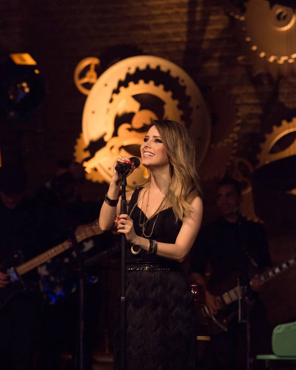 faclube_'s tweet photo. 5 anos de #SandyMeuCanto! 🗝️

Na sua opinião, qual a melhor música desse álbum icônico da @SandyLeah? 🧡

Foto: @MarcosHermes https://t.co/7t9oR7tjTq