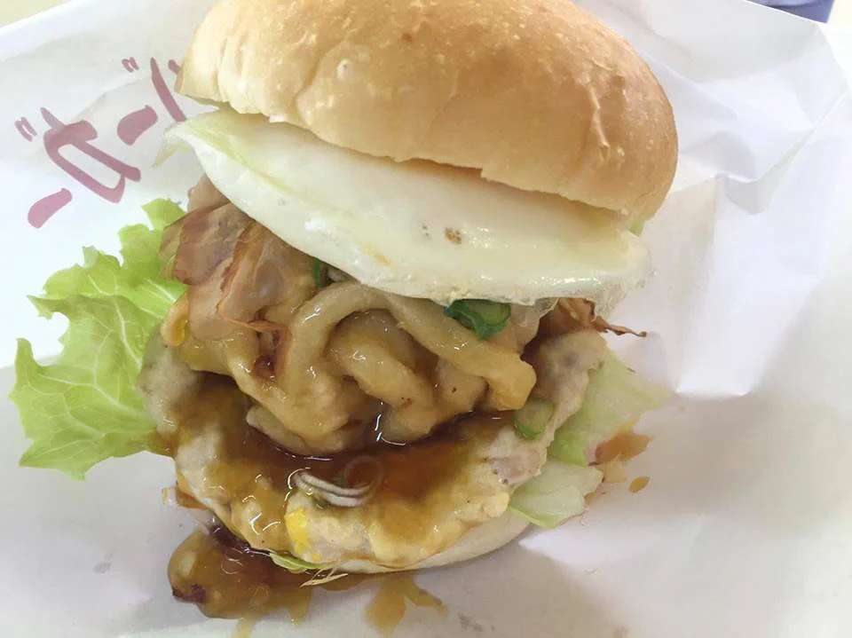 @midouenn @0210_lunlun うどんバーガーもあるでよ 