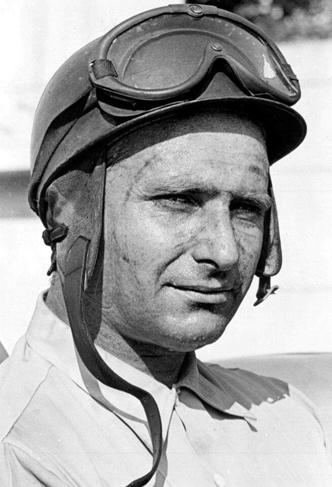 Hoy, 24 de Junio, se conmemora el Día Nacional del Piloto con motivo del natalicio de Juan Manuel Fangio. 
El recuerdo permanente para 'el chueco'.

Reconocimiento y feliz #DíaDelPiloto a cada uno de ellos.