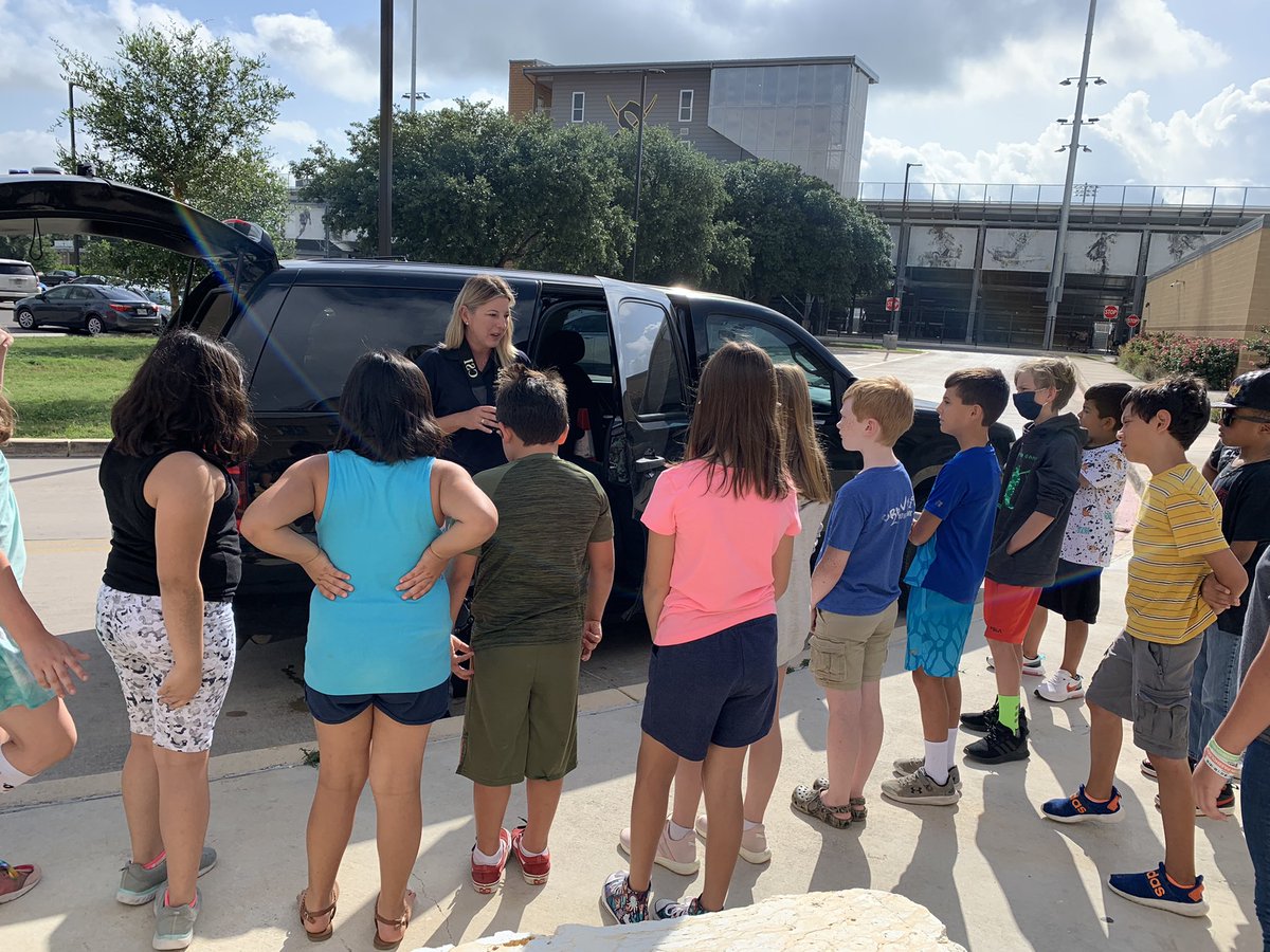 ProchnowSci's tweet image. Seguin ISD Elementary Crime Scene Investigation Mat Camp had a visit from the Seguin Police Department Forensics Unit today to learn more about how science is applied to solve crimes. @SeguinISD @SPDTX #matadorfamily #matadorscience #seguincommuniypartnerships