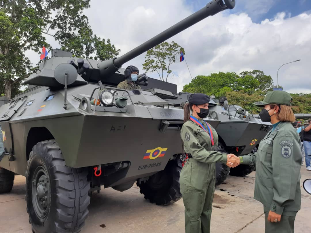 #YoTambiénTengoMiTanque ha sido la consigna de nuestro @somos_ejercito para este Bicentenario de Carabobo y día del glorioso componente. En el campo inmortal, hicimos un merecido reconocimiento a quienes entregaron los sistemas recuperados que mostraremos orgullosos este #24Jun