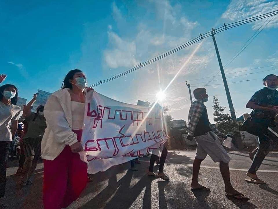 JessicaHtz1's tweet photo. Mandalay: University Students protest rally marched on the streets on Jun24 to show their utmost defiance and rejection to the Fascist Military regime. #WhatsHappeningInMyanmar #June24Coup https://t.co/IS8cVnF7fa
