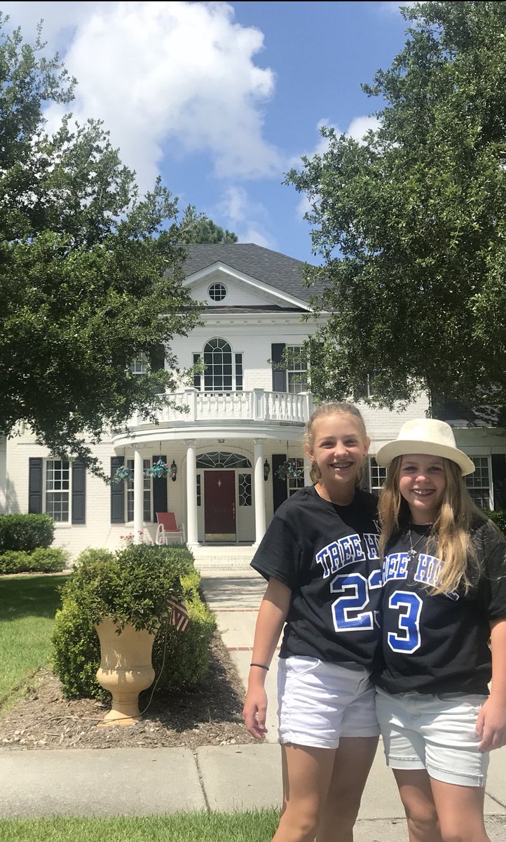 AmbamMoore's tweet image. We love summer &amp;amp; no bedtime, nothing like lying in bed listening to this podcast with the twins, reminiscing all of our trips to Wilmington &amp;amp; looking forward to the one in July! We love OTH &amp;amp; Wilmington! @SophiaBush @BethanyJoyLenz @HilarieBurton @DramaQueensOTH @antwon_tanner