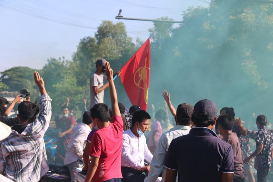 JessicaHtz1's tweet photo. Monywa City: Fearless pro-democracy students and residents returned to the main road, parading on their motorcycles and demonstrating their rejection and defiance to the Fascist Military rule on June 24. 
#June24Coup
#WhatsHappeningInMyanmar https://t.co/ZZGYXvVTKh