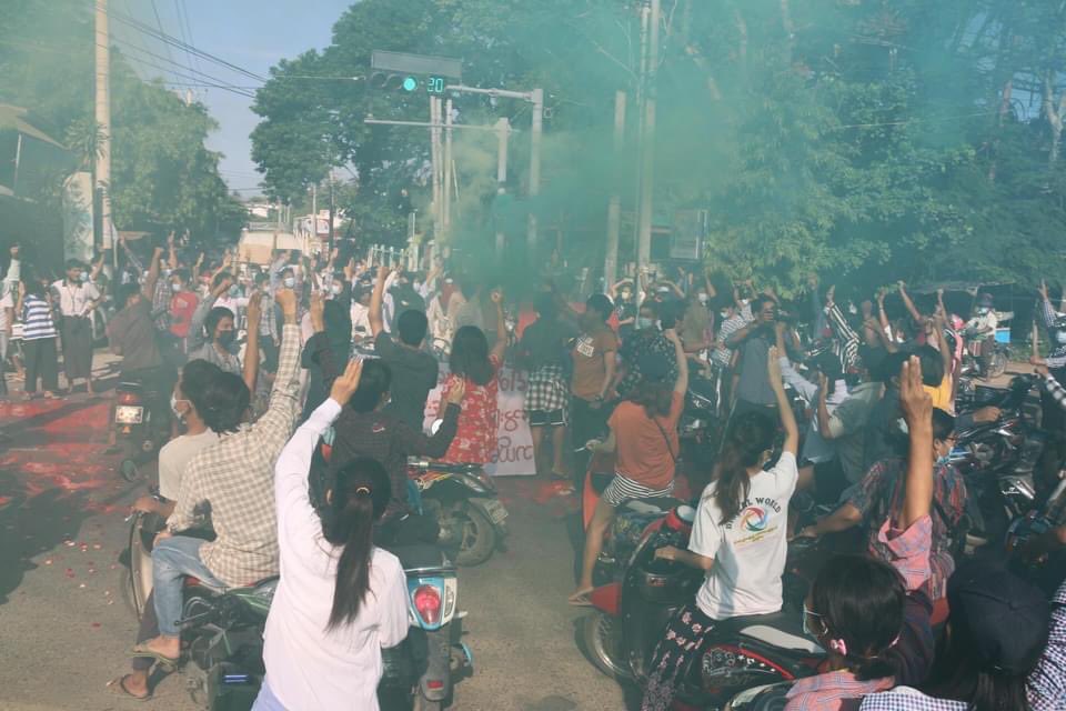 JessicaHtz1's tweet photo. Monywa City: Fearless pro-democracy students and residents returned to the main road, parading on their motorcycles and demonstrating their rejection and defiance to the Fascist Military rule on June 24. 
#June24Coup
#WhatsHappeningInMyanmar https://t.co/ZZGYXvVTKh