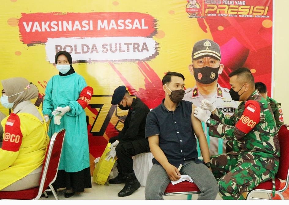 MunaPolres's tweet photo. Masyarakat harus lebih waspada karena Covid varian Delta tidak bisa dipandang sebelah mata.

#LangkahPenangananPandemi
Polri Kawal Vaksinasi https://t.co/tSfaDeZB3C