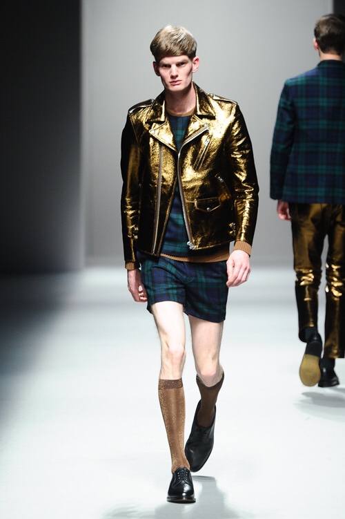 僕が好きな某ブランドも
ナイロンぽい靴下のシーズンがありました