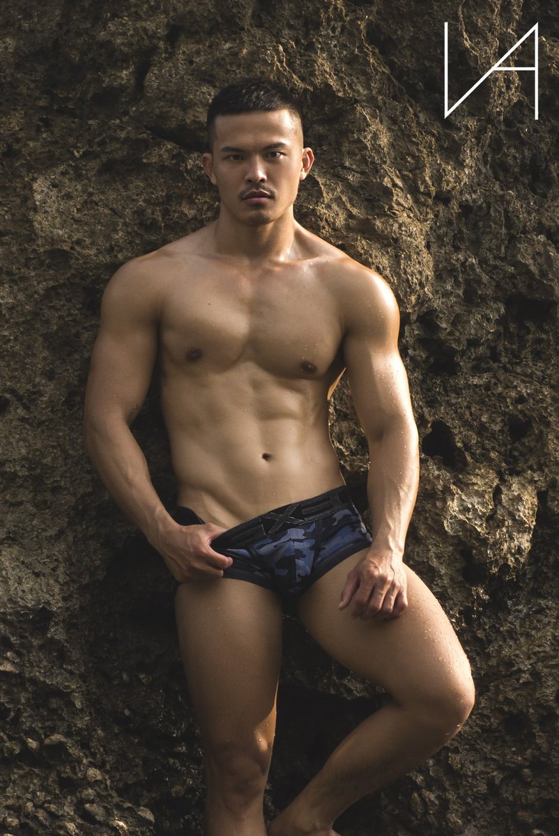 vanvision37's tweet photo. 紅或藍？ red or blue？

「 unreleased 」

model: ben tsai @bentsai827 

Follow me on ig at vanvision37

#malephotography #portrait #portraitphotography #asianmen #malemuscle #asianfitness #malemodel #男神 #男體 #健身 #肌肉 #教練 #muscle 
#拍攝 #人像 #人像攝影 #猛男 https://t.co/FZtVYhfBMZ