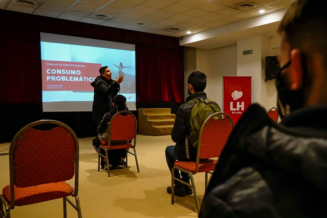 lasherasmza's tweet photo. ✅ Junto a @OngRemar continuamos viviendo hasta este viernes de 10 a 13hs la semana de la concientización sobre el #consumoproblemático con asesoramiento en la Plaza Marcos Burgos, y con charlas a escuelas secundarias del departamento.➕INFO https://t.co/ToEDwsN1Fh https://t.co/1ikTjd30Uf