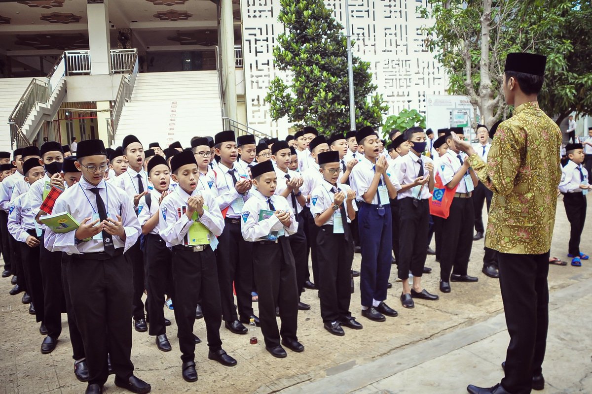 Awali aktifitas pagi dengan doa dan dzikir serta sholawat kepada baginda nabi Muhammad ﷺ