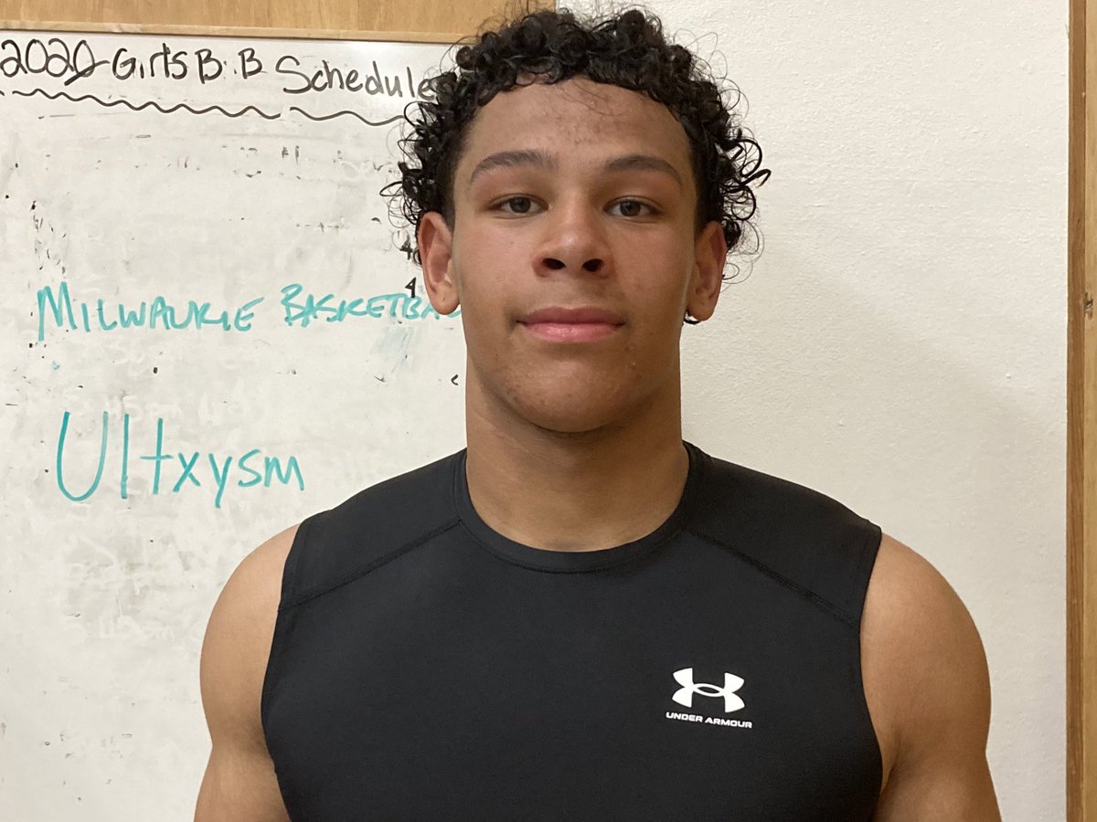 It’s been by committee this season for <a href="/ClackBasketball/">Clackamas High Boys Basketball</a> so it’s no surprise there are co-players of the year tonight:

@JacksonJaha32 20 pts
<a href="/DamonErickson_/">Damon Erickson</a> 18 pts
<a href="/Ryan_Lewis34/">Ryan Lewis</a> 13 pts, 13 reb
Izzy Baker 10 pts, 6 in OT