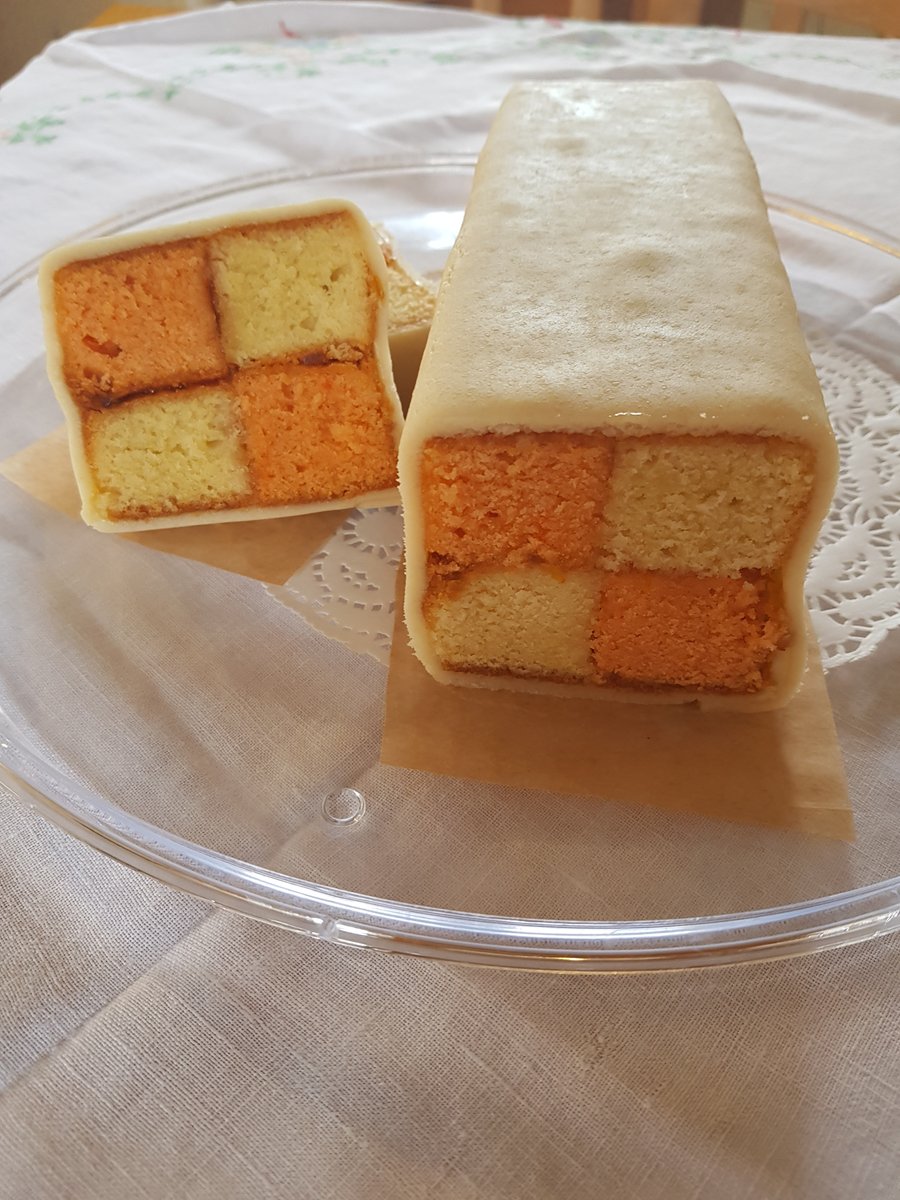 KingJohnsHouse's tweet photo. Continued analysis of our tweets shows that in the world of #HistoryAndCake, Cake (shown left) is still three times more popular than History (shown right), like for like. Should we rebrand as #CakeAndHistory? https://t.co/xCJyE1byVM