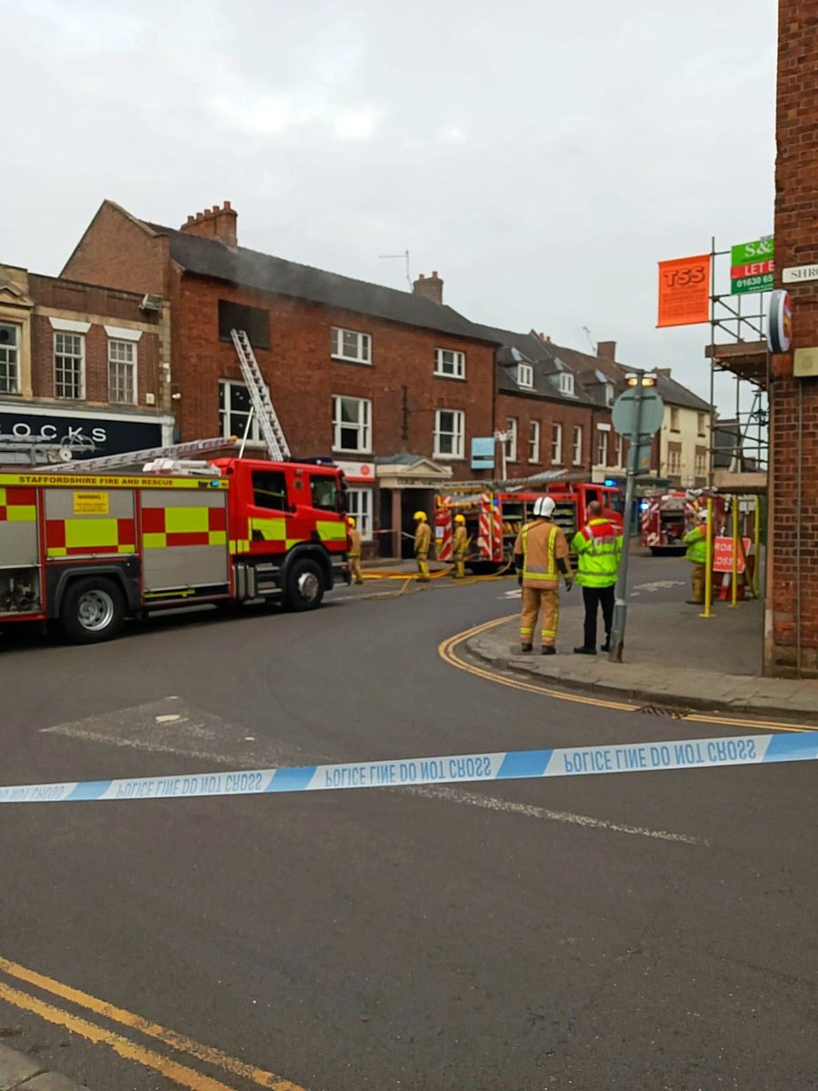 AudlemFire's tweet image. INCIDENT: 23/06/21, 18:59, Audlem Firefighters were called to support our colleagues at @SFRS_MDrayton to a commercial building fire. Firefighters using breathing apparatus and hose reel jets rapidly extinguished the fire to prevent a larger incident #CrossBorderSupport #E13P1