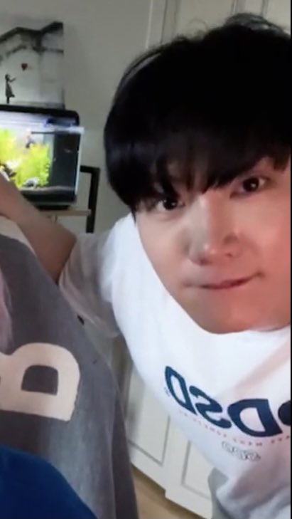 beurperfect10's tweet photo. 텐.. 오늘도 집에서 너무 예쁘다 ㅜ ㅜ ♡ ♡ https://t.co/14iQaXbN96