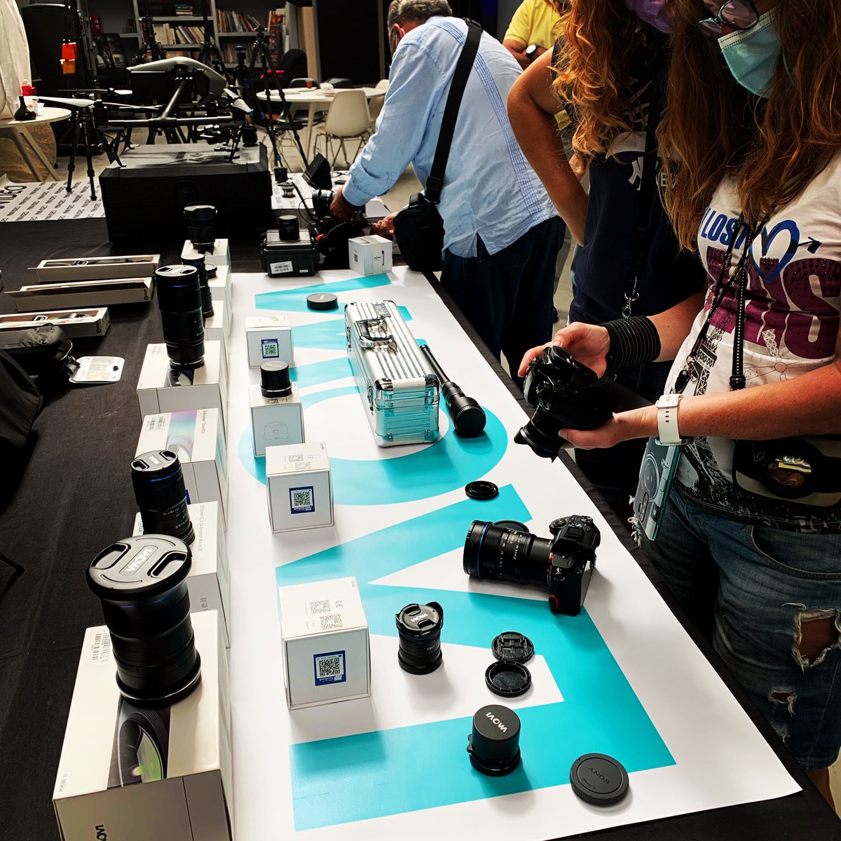 ProvideoSev's tweet photo. @ProvideoSev @laowa_lens @imagocenter .  Hoy estamos en Imago Center presentación Objetivos Laowa , peack desing. @peakdesignltd https://t.co/nqJwxzuj7M