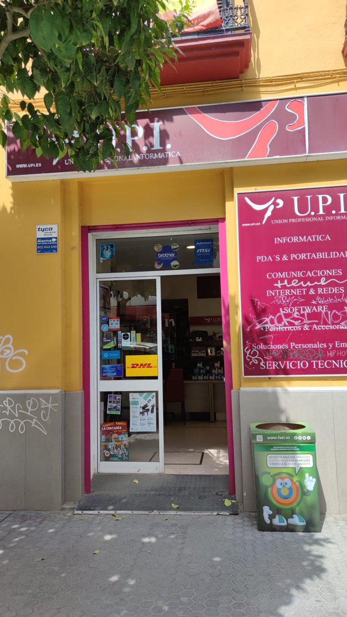 FAELactualidad's tweet photo. 🤝 Seguimos fortaleciendo la red de #ECOpuntos de #RAEE- #PAE en las #ECOTiendasFAEL #TiendasdeAQUÍ
➡️ En este caso se ha entregado un nuevo contenedor a UPI Feria, en Sevilla.
#comercilocal #economiacircular #comprayrecicla https://t.co/PvK5MuhhZi