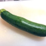 ズッキーニを存在感抜群にする調理方法？縦切りにして両面焼く!