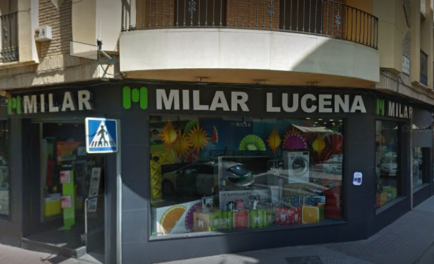 FAELactualidad's tweet photo. 🤝 Más #ECOTiendasFAEL #TiendasdeAQUÍ a la red de #ECOpuntos de #RAEE- #PAE
➡️ En este caso se ha entregado un nuevo contenedor a MILAR Lucena en Lucena (Córdoba)
#comercilocal #economiacircular #comprayrecicla https://t.co/Mq9rNjGtFW