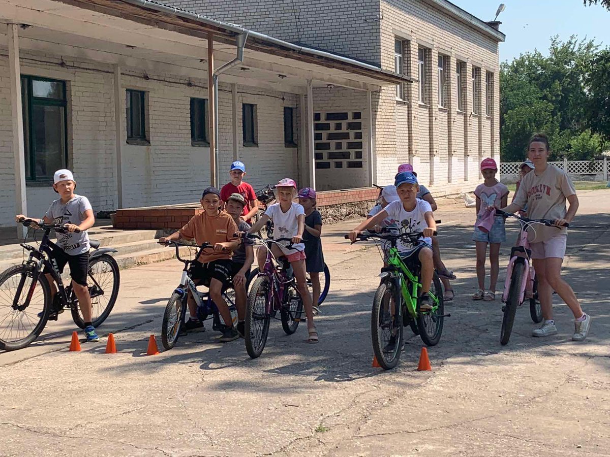 LunacharSch's tweet photo. 24.06.2021 в школьном лагере прошел вело-спортивный конкурс. Ребятам предстояло пройти несколько этапов соревнований: Фигурное вождение на велосипеде, Дартс и Шашки. Итоги конкурса: 1 место заняла команда 3 отряда, вожатая С. Бузерова. https://t.co/UbsCbGHMHb