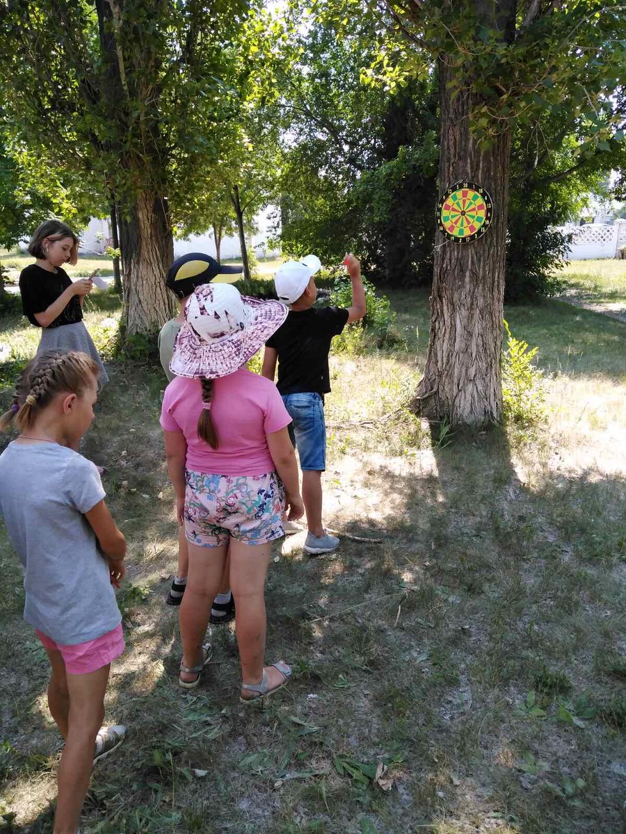 LunacharSch's tweet photo. 24.06.2021 в школьном лагере прошел вело-спортивный конкурс. Ребятам предстояло пройти несколько этапов соревнований: Фигурное вождение на велосипеде, Дартс и Шашки. Итоги конкурса: 1 место заняла команда 3 отряда, вожатая С. Бузерова. https://t.co/UbsCbGHMHb