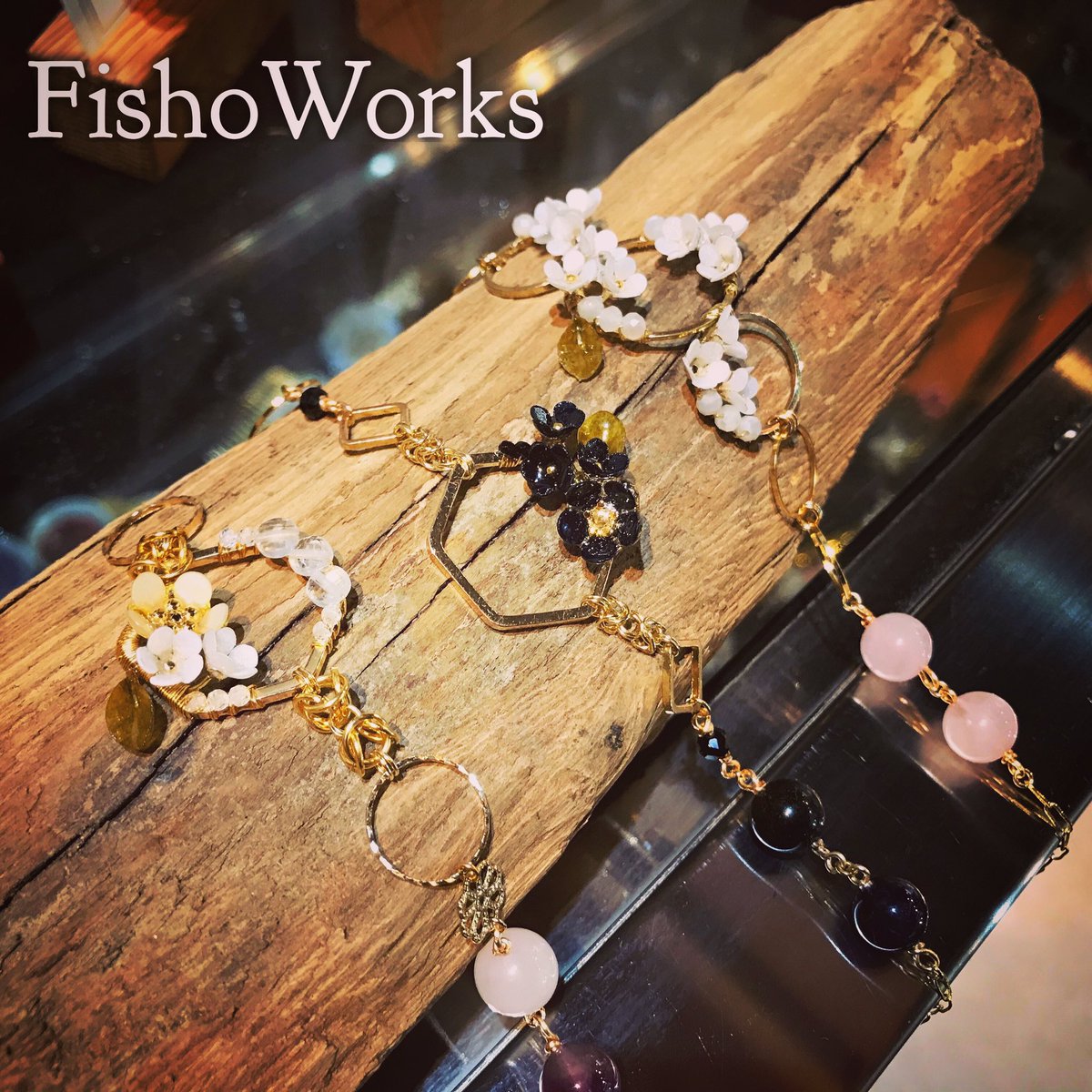 fisho_works's tweet photo. #ブレスレット はとりあえずこの位にしておきましょう_(:3 」∠)_
#ペーパークラフト
#レジン
#アクセサリー
#小花
#ユキヤナギ
#papercraft
#resin
#accessories
#blacelet
#spiraea https://t.co/U0h0yrF9W3