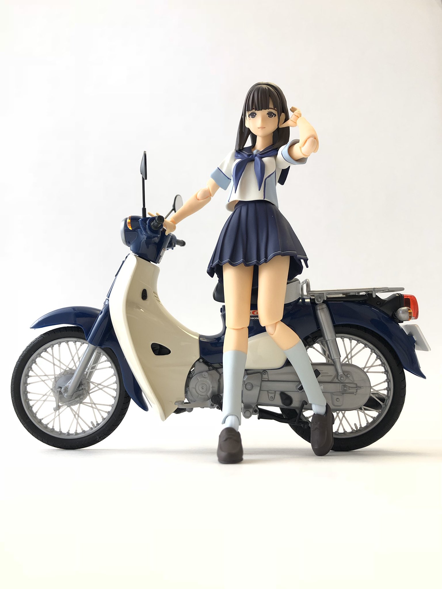 Aura アニメ スーパーカブ とてもほんわかする良いアニメでした 初めてバイクに乗った時 風になったよう 背中に翼が そして どこまでも行けそう と 誇張ではなく感じたことを思い出しました カブもすっかり女の子に似合うバイクになりましたね