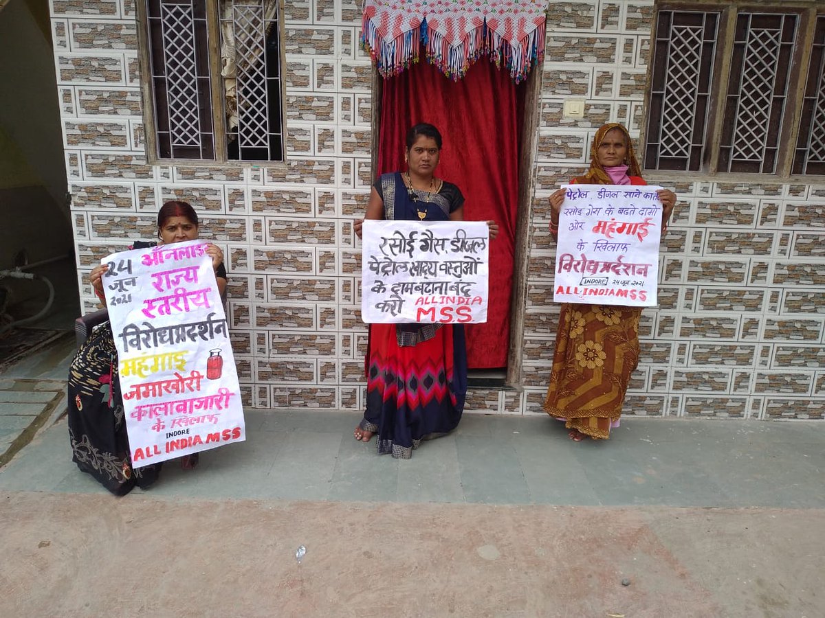 AartiSh786's tweet photo. #24जून_राज्यव्यापी_विरोधदिवस
#पेट्रोल_डीज़ल_खाद्यतेल_के_दाम_कम_करो
#बढ़ती_महंगाई_पर_रोक_लगाओ
#कालाबाजारी_जमाखोरी_को_छूट_देना_बंद_करो
#टैक्स_के_नाम_पर_जनता_को_लूटना_बंद_करो
#अडानी_अंबानी_को_फायदा_पहुंचाने_के_लिए_जनता_पर_महंगाई_की_मार_नहीं_सहेंगे
 #All_India_MSS_मध्यप्रदेश https://t.co/71A0s9SFLb