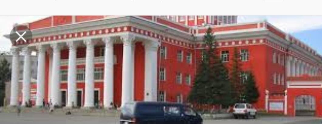 Үндэсний урлагийн их театр, Улсын филармони,  Дуурийн театрын дарга удирдлагууд аа! 

Уран бүтээлчдээ эрсдэлд оруулж наадмын үйл ажиллагаанд зориулж цуглуулахгүй байгаач! 
Хүний амь наснаас үнэтэй наадам гэж байхгүй! 
УРАН БҮТЭЭЛЧДЭЭ ХАЙРЛАЯ!