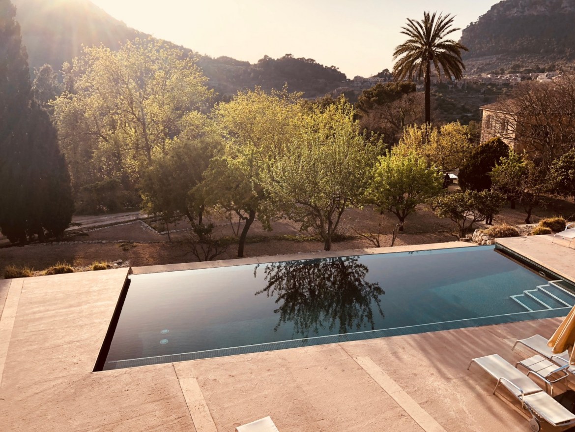 DawesProduction's tweet image. Gorgeous pool at one of our &apos;stay &amp;amp; shoot&apos; #photo shoot locations in #Mallorca. For more info on this &amp;amp; other #locations see: dawesproductions.com #photography  #locationshoot #Location #Production #productioncompany #photoshoot #Majorca