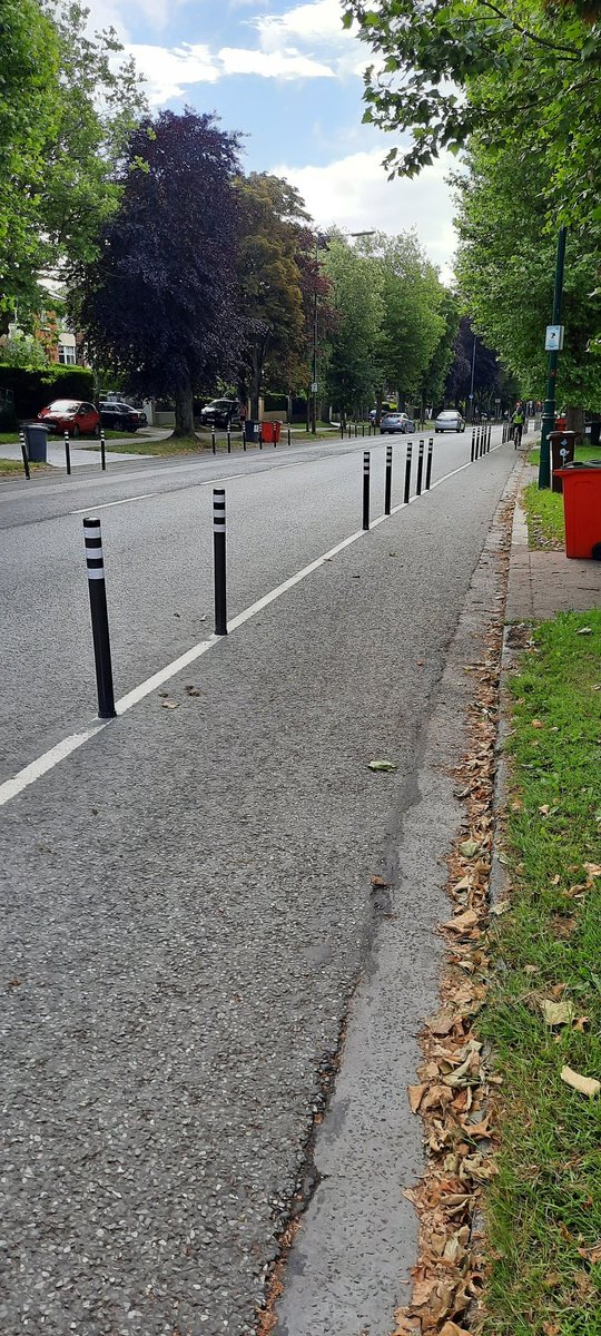 Griffith Ave Cycleway clear of all obstructions between Grace Park Rd and Charlemont Estate this morning after school run - great to see