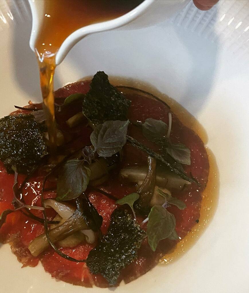 #comingacrossthepass @lakehousedaylesford on these wintery days … Warming oxtail ponzu poured onto carpaccio of cured Wagyu , with mushrooms, arame, nori …
Did I say warming ..? 
- #winter #menu #restaurant #greatkitchen  Clever #lakehousetribe #makeitdelicious #goodfoodmatt…