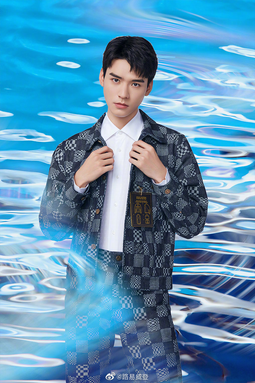 Gong Jun 龚俊 💙 on X: 210614  Gong Jun Studio Weibo Caption: 6/15 20:00, Louis  Vuitton 2022 Cruise Collection begins. Thank you @LouisVuitton for the  invitation pre-reserve now  watch the