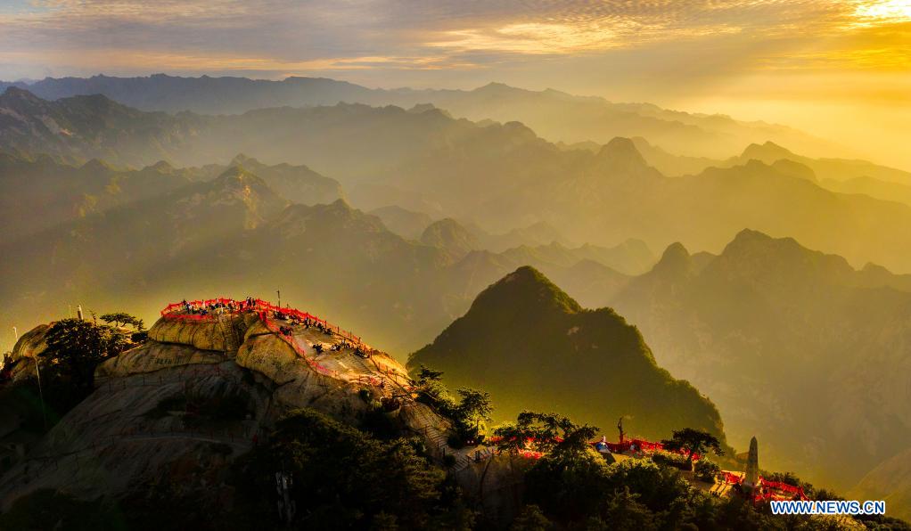 China__Focus's tweet image. 🌄Enjoy the pictureque sunset scenes of Mount #Huashan in northwest #China's #Shaanxi Province. Mount Huashan is known as one of China's Five Great Mountains, offering one of the steepest hikes in the world.